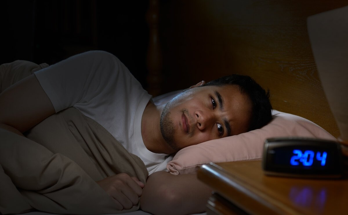 Por Qué Te Despiertas Entre Las 2 y 4 AM: Causas Reales Y Cómo Volver A Dormir