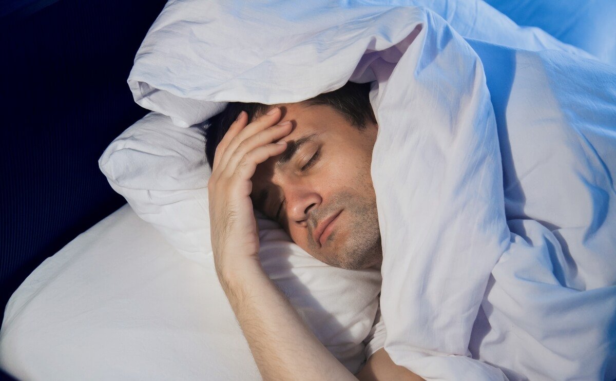 Por Qué Te Mueves Tanto Al Dormir: Lo Que Tu Cuerpo Está Intentando Decirte