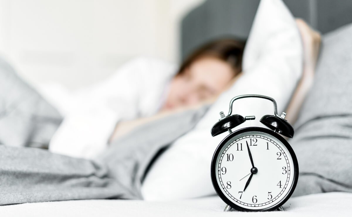 El Hábito Que Puede Estar Perjudicando Tu Descanso Sin Que Lo Notes