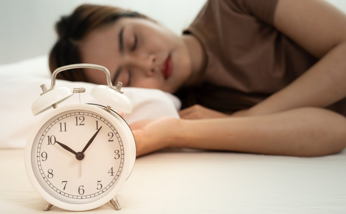 El Hábito Que Puede Estar Perjudicando Tu Descanso Sin Que Lo Notes