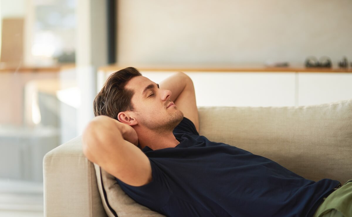 La Siesta En Vacaciones: Cuándo Ayuda A Recuperarte Y Cuándo Puede Perjudicar Tu Descanso Nocturno